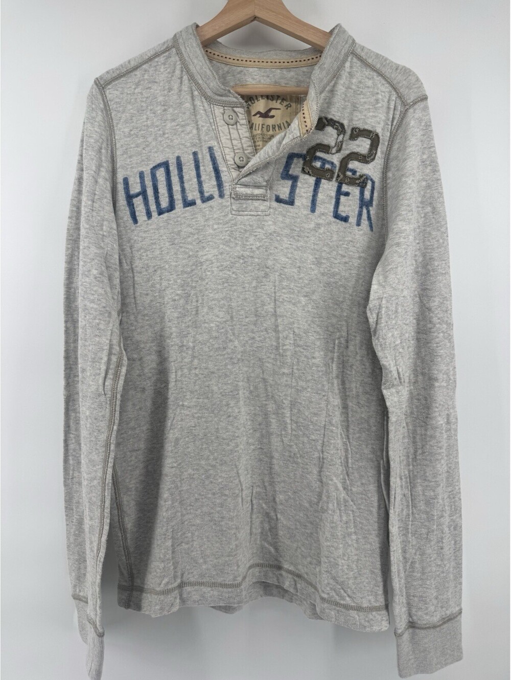 Vintage Y2K Hollister Men’s Henley Size M